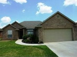 4204 Kensington Dr, Moore, OK 73160