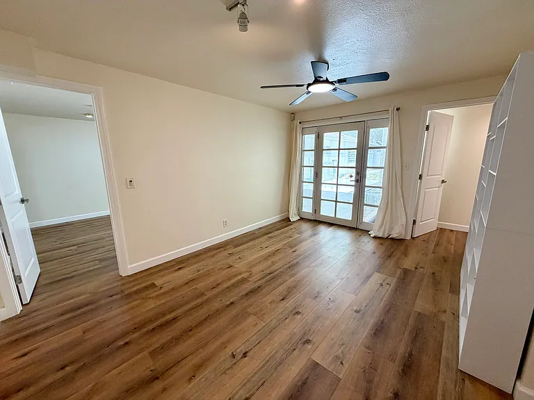 4550 Murietta Ave — Photo 12