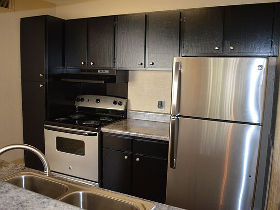 2nd image of 1404 Club Pkwy