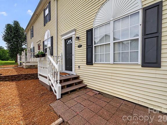 2nd image of 1057 19th St NE