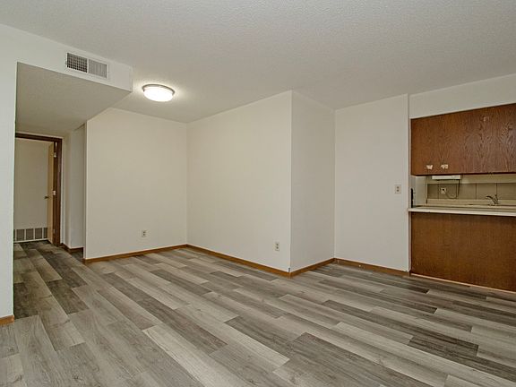 5th image of 1526 9th Ave S #101