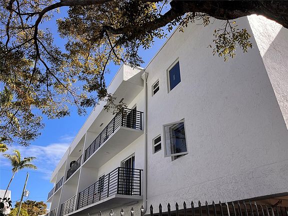 4th image of 1033 Lenox Ave APT 209
