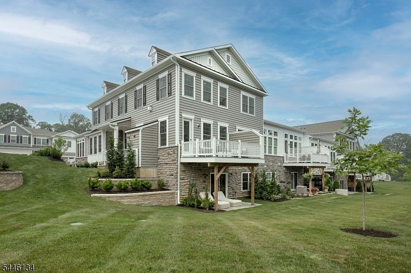 1st image of 31 Hillandale Dr BLDG 2 #204