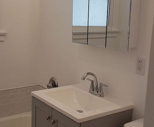 4th image of 1429 N Havenhurst Dr #1429H23