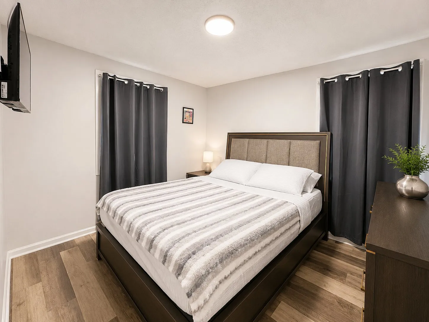 Magnolia Serenity Suite | Furnished Mid-Term Room | Utilities Included | Women-Focused Co-Living — Photo 2