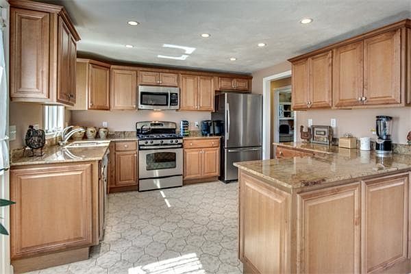 2nd image of 21 Larson Ln