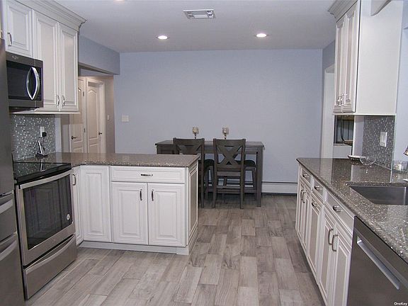 5th image of 35 Chelsea Dr