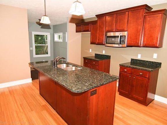 5th image of 914 Blodgett St SE