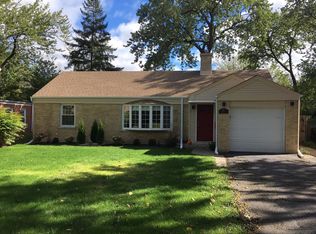 901 Rolling Pass, Glenview, IL 60025