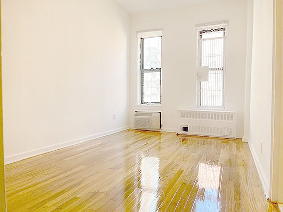 4th image of 313 E 90th St APT 4A