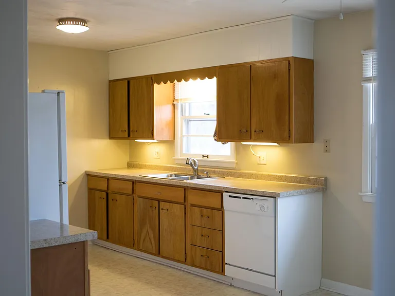 707 Sondra Ave — Photo 5