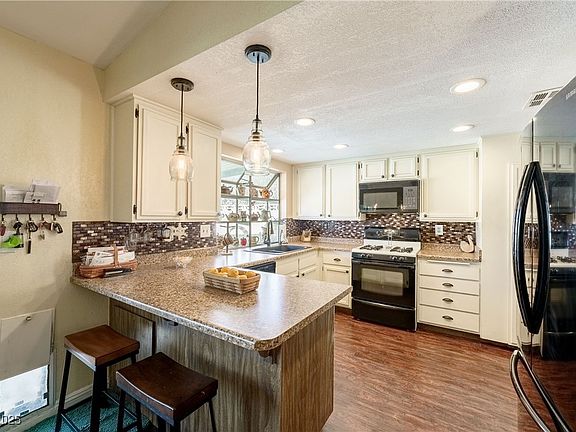4th image of 1349 Foxglove Dr