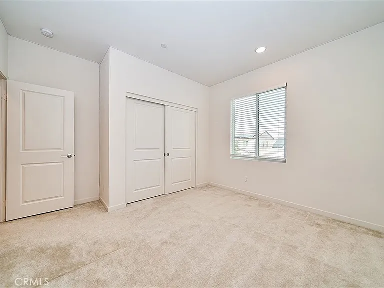 2622 E Embry Ln — Photo 27