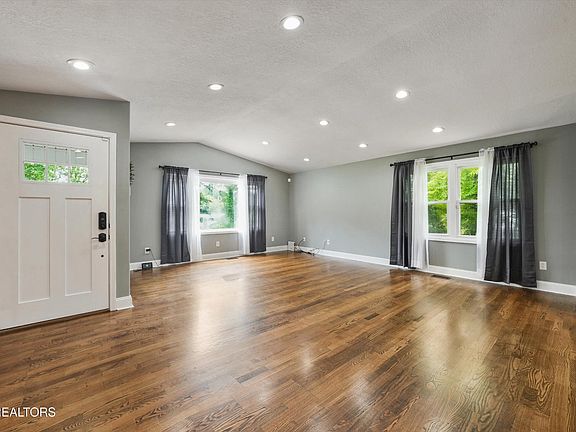 4th image of 79 Reservoir Rd