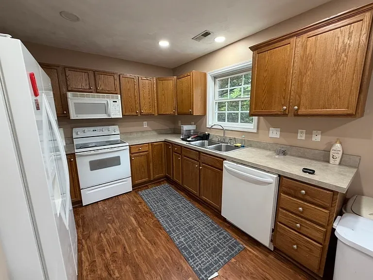 1410 Ashford Ct — Photo 18