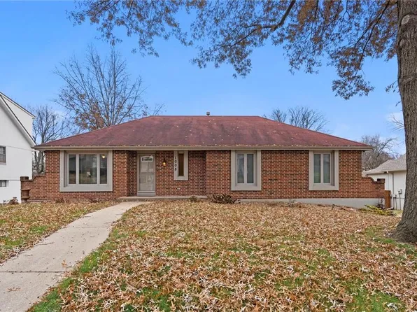 1008 NW Timber Oak Dr, Blue Springs, MO 64015