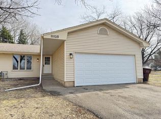 11125 River Hills Dr, Burnsville, MN 55337