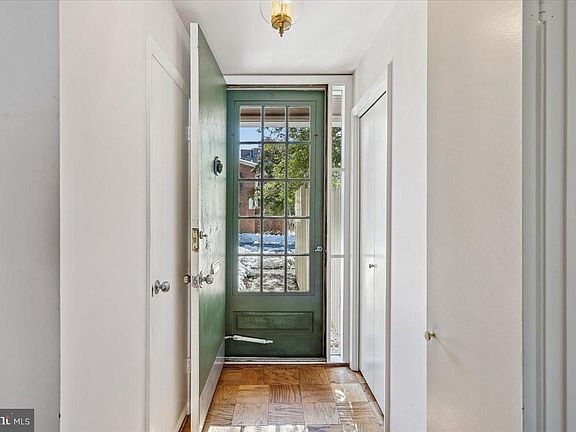 4th image of 28 Bouton Green Ct
