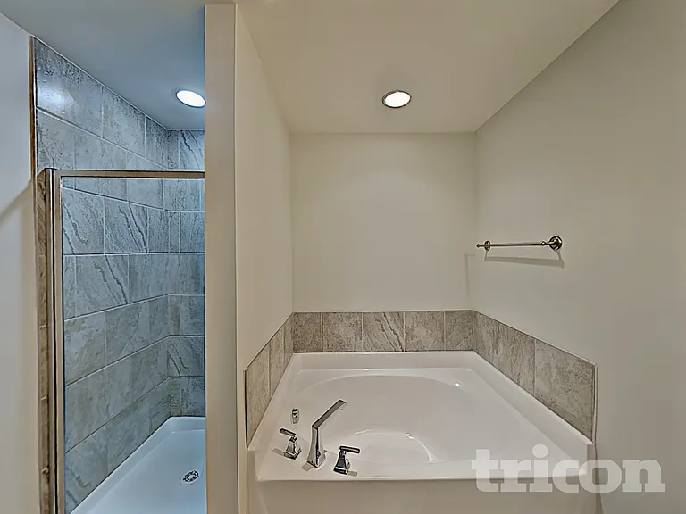 305 Woodfern Ct — Photo 7