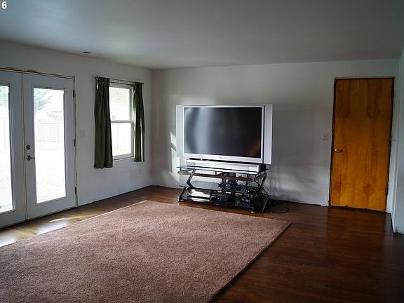 2nd image of 6704 NE 109th Ave