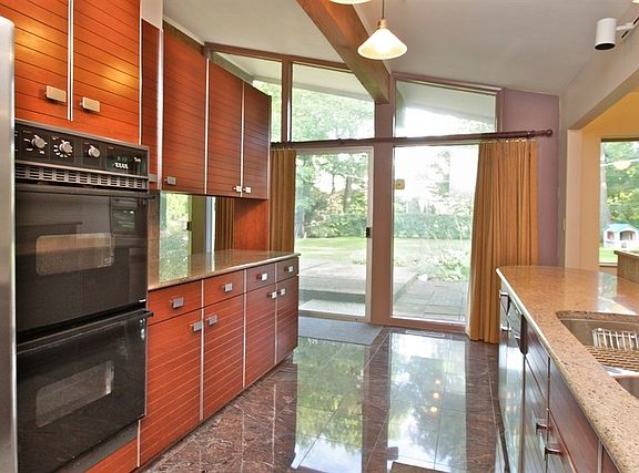 3rd image of 32 Cumberland Dr