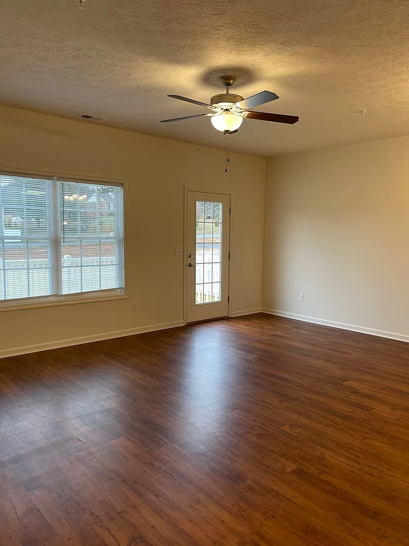 Two Master Suite Apartment Townhouse — Photo 3
