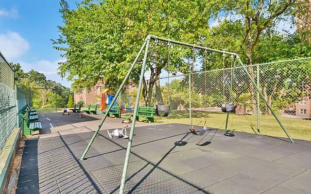 Sold by REMAX Distinguished Homes | media 14