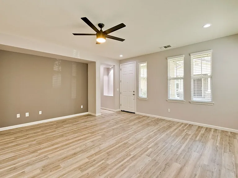309 Rayos Del Sol Dr — Photo 9