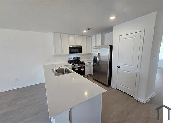 12039 Rockview Dr