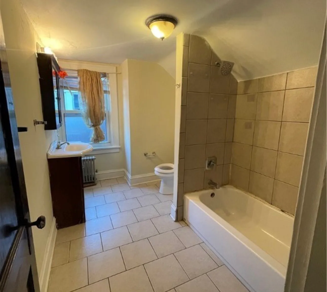 5 bed, 2132 sqft, $3,000 — Photo 2