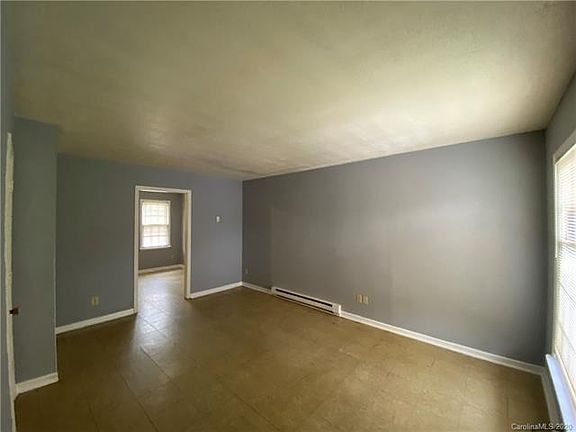 2nd image of 929 Cantwell St #6