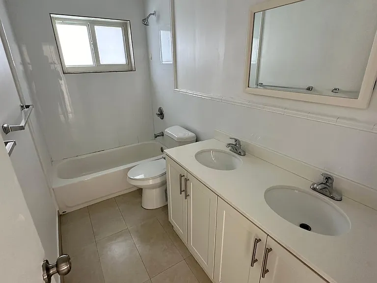 8822 SW 41st Ter — Photo 16