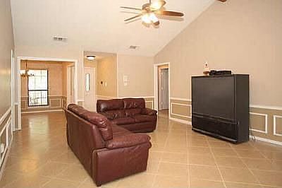 4th image of 835 Hawse Dr