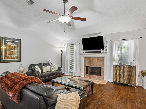 5th image of 1104 Charlie Dr