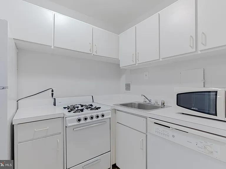 950 25th St NW #327N — Photo 6