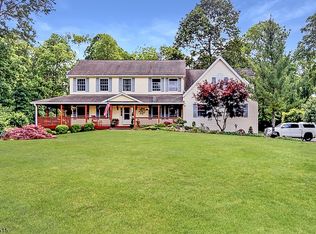 3 Symonds Ln, Glen Gardner, NJ 08826