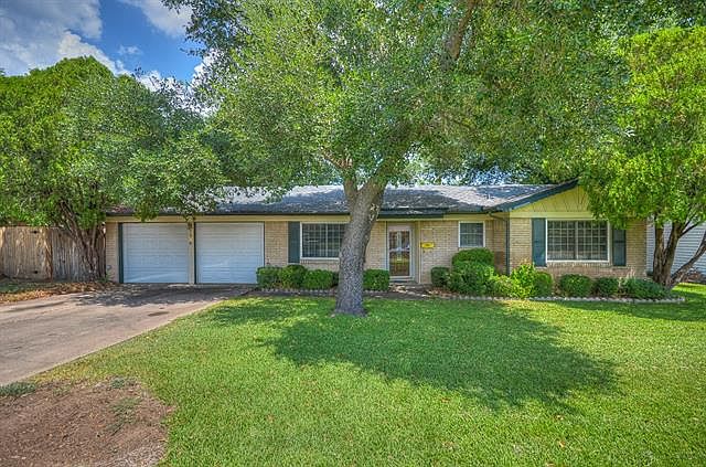 1st image of 703 Simmons Dr