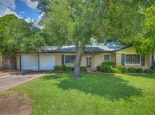 703 Simmons Dr, Euless, TX 76040