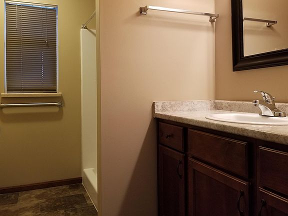 3rd image of 1813 Ladbrook Ln