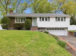 133 Pacella Dr, Dedham, MA 02026