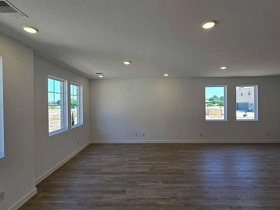 3rd image of 5713 Lakeview Dr