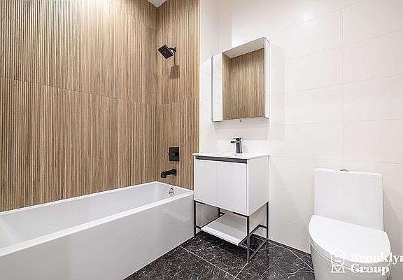 5th image of 702 Evergreen Ave APT 1L