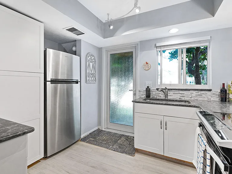 1030 Langer Way #5 — Photo 7