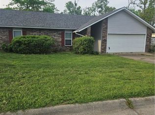 2705 W Magnolia St, Rogers, AR 72758