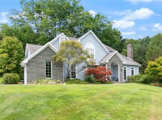 1021 Oak Ridge Dr, Victor, NY 14564