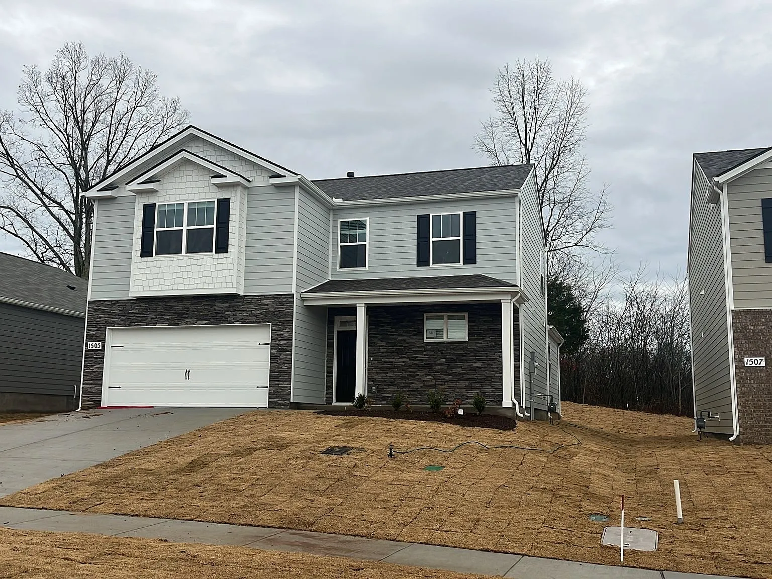4 bed, 2.5 bath, 2350 sqft, $2,700 — Photo 2