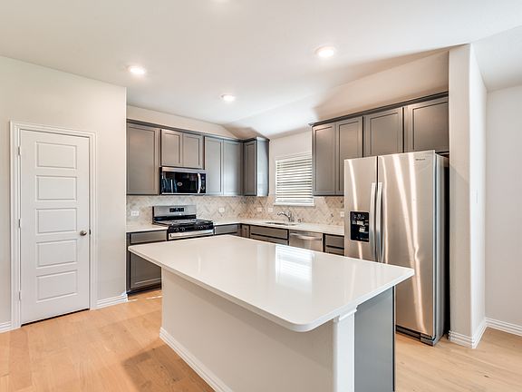 3rd image of 2024 Briarbrook Dr