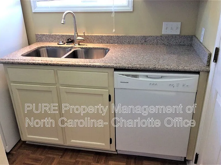 1109 E Morehead St #21 — Photo 11