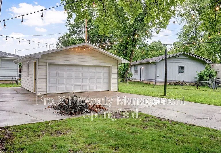 906 N Belview Ave — Photo 17