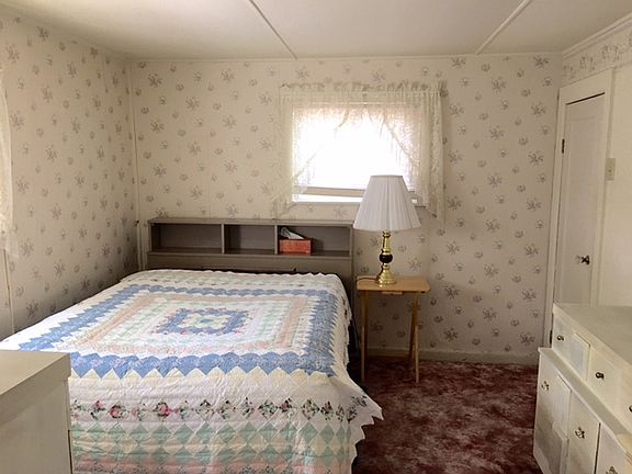 5th image of 404 Gaylord Ave